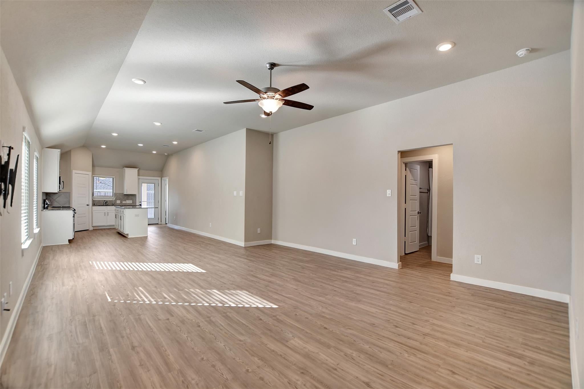 6419 Purple Wreath Way