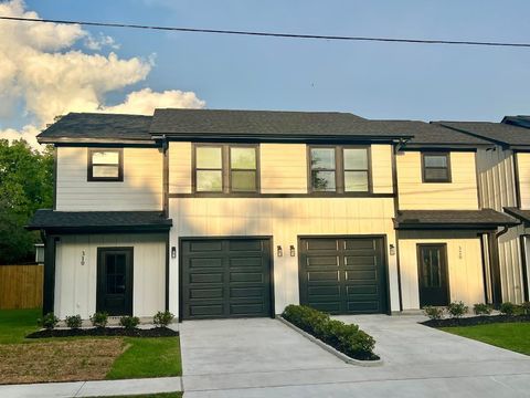 Photo of 310 N 9th Street, Beaumont, TX 77702 (MLS # 92412739)