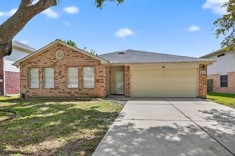 Photo of 17107 Canterbury Green Court, Sugar Land, TX 77498 (MLS # 32062082)