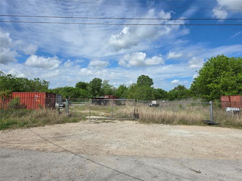 Photo of 14042 Ambrose Street, Houston, TX 77045 (MLS # 41122940)