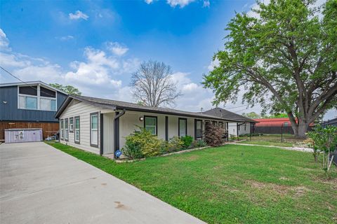 Photo of 5114 Grantwood Street, Houston, TX 77004 (MLS # 60938024)