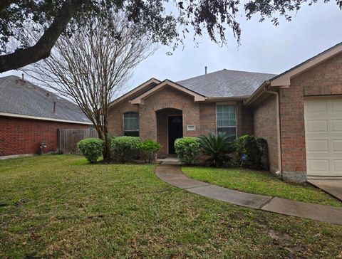 Photo of 2707 Hewn Rock Way, Pearland, TX 77584 (MLS # 48004833)