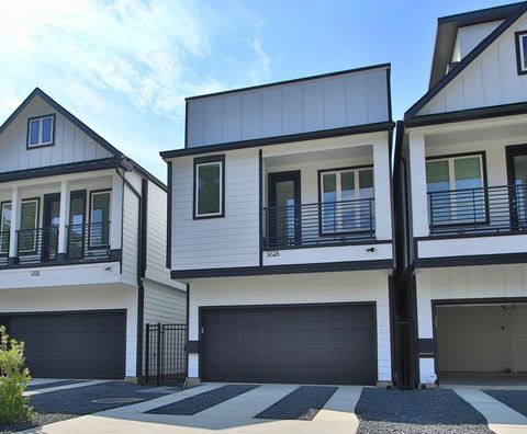 Photo of 912 W 21st Street, Houston, TX 77018 (MLS # 80799961) Photo of 912 W 21st Street, Houston, TX 77018 (MLS # 80799961)