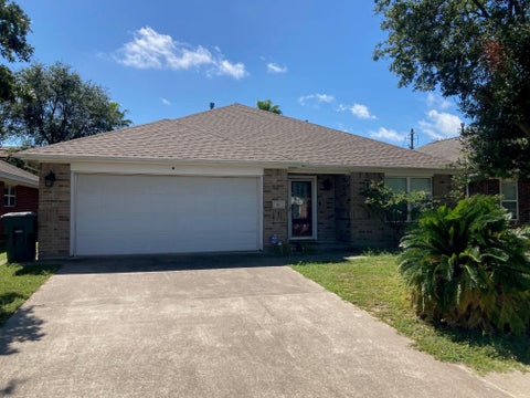 Photo of 10 Clara Barton LN, Galveston, TX 77551 (MLS # 35296688)