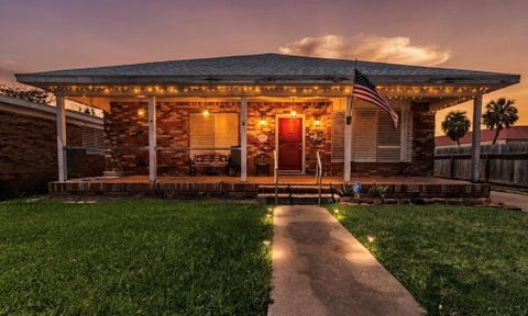 Photo of 2320 Avenue O 1/2, Galveston, TX 77550 (MLS # 8648306)
