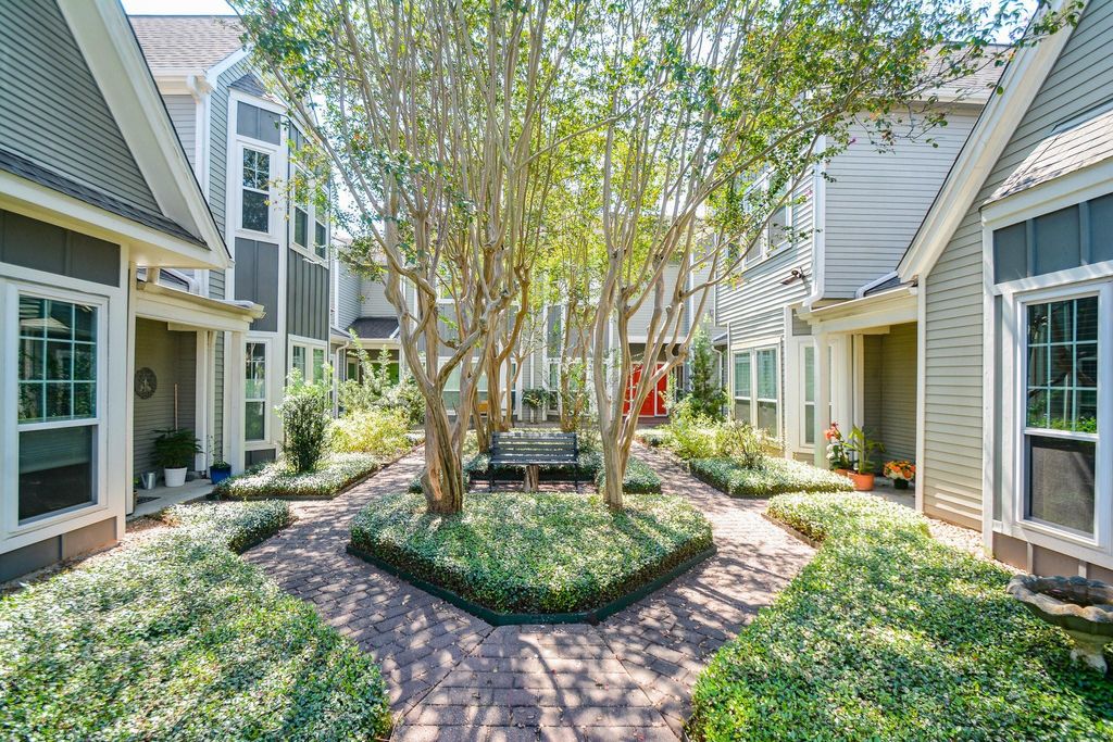 Photo of 849 Harvard Street #D, Houston, TX 77007 (MLS # 97972169)