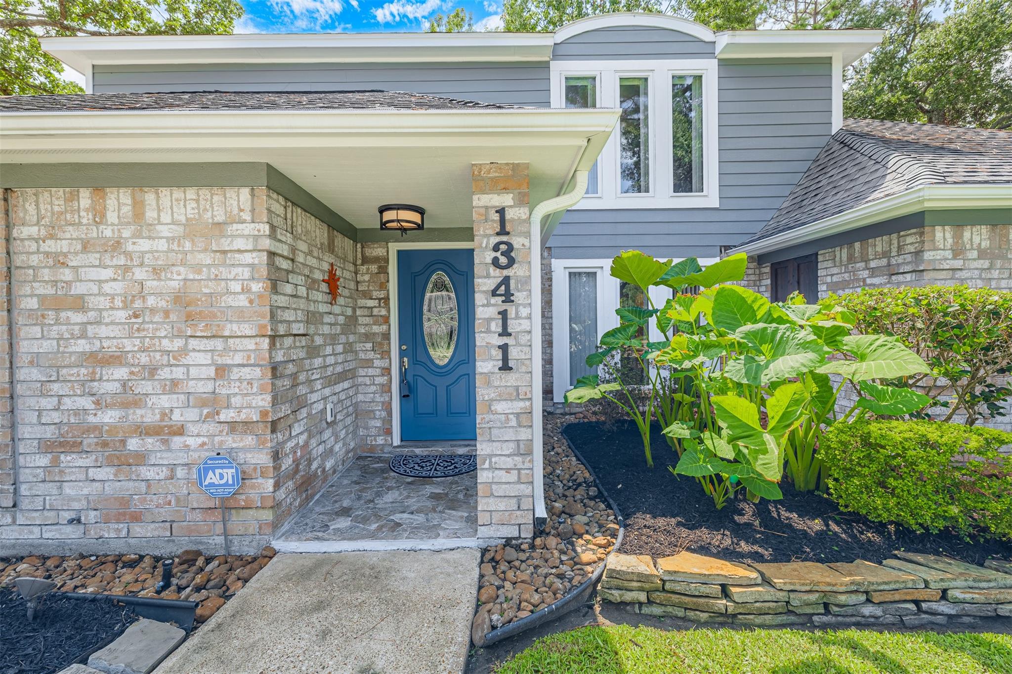 13411 Lakecrest Drive