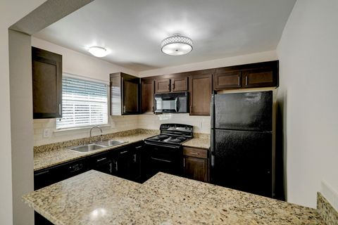 Photo of 214 W 17th Street #3, Houston, TX 77008 (MLS # 98590591)