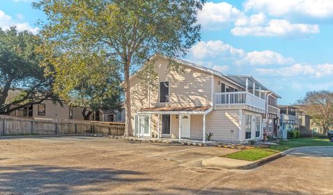 Photo of 132 April Point Drive N, Conroe, TX 77356 (MLS # 46139056)