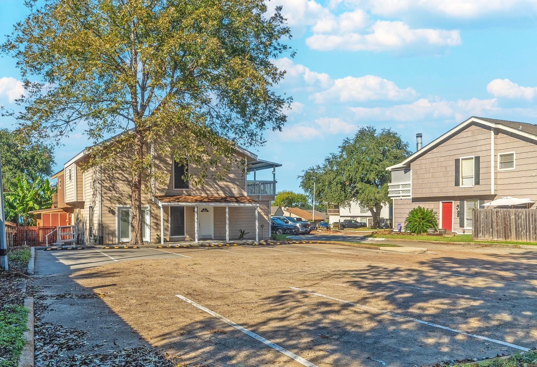 132 April Point Drive N