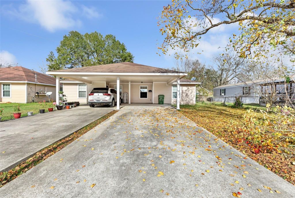 Photo of 1018 Glendale Street #1018, Dayton, TX 77535 (MLS # 36102425)