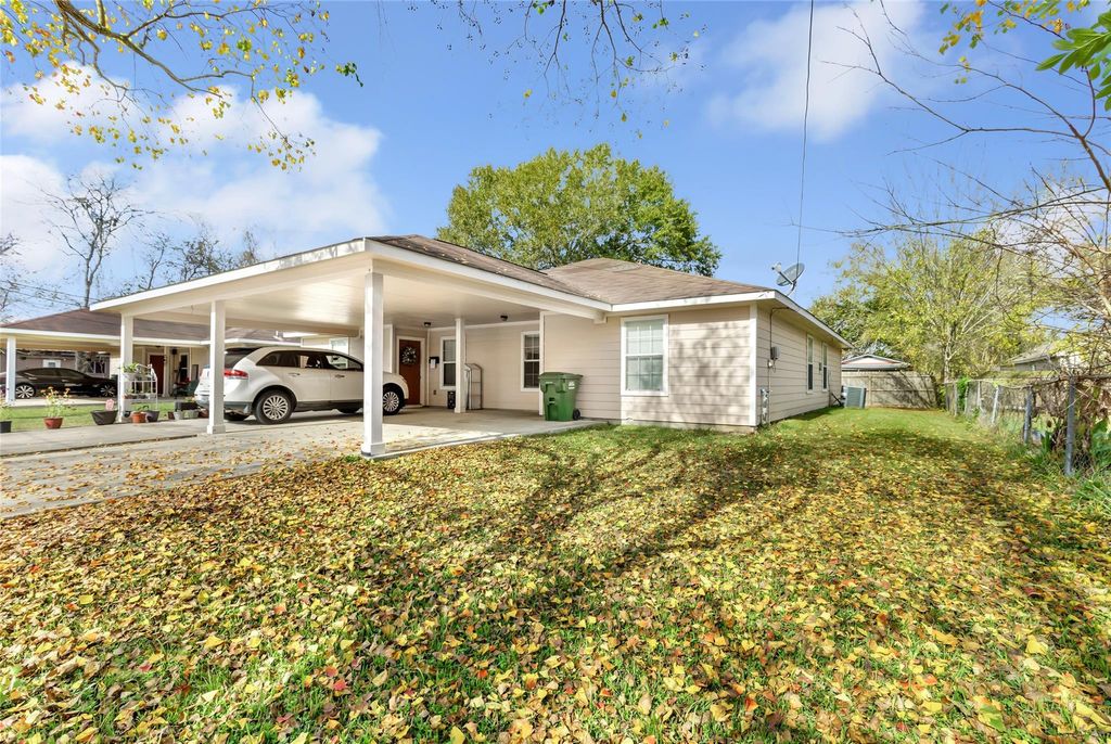 Photo of 1018 Glendale Street #1018, Dayton, TX 77535 (MLS # 36102425)