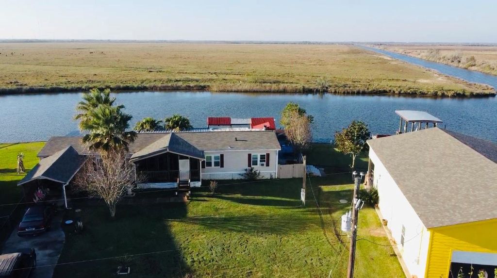 Photo of 627 Port Road, Angleton, TX 77515 (MLS # 60086000)