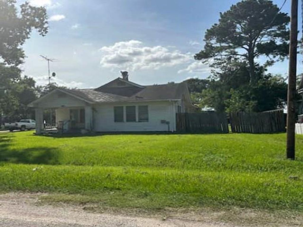 Photo of 103 Birch Street, Wallis, TX 77485 (MLS # 22370880)