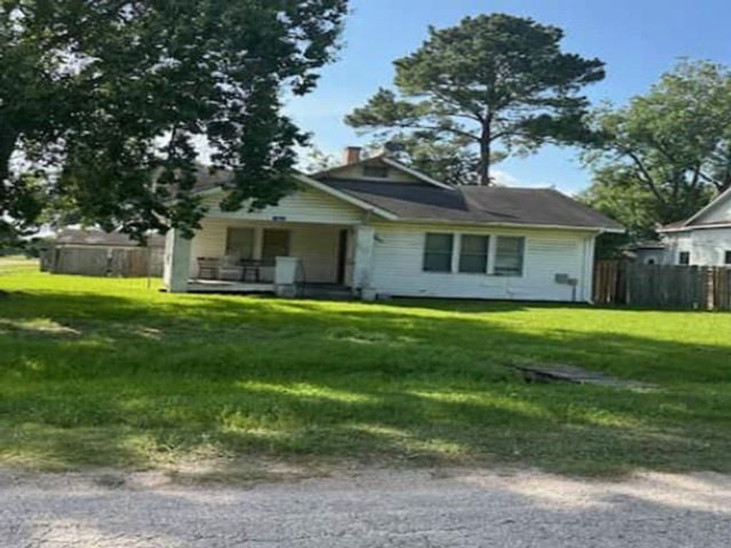 Photo of 103 Birch Street, Wallis, TX 77485 (MLS # 22370880)