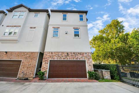 Photo of 1003 E 28th Street, Houston, TX 77009 (MLS # 30213229)