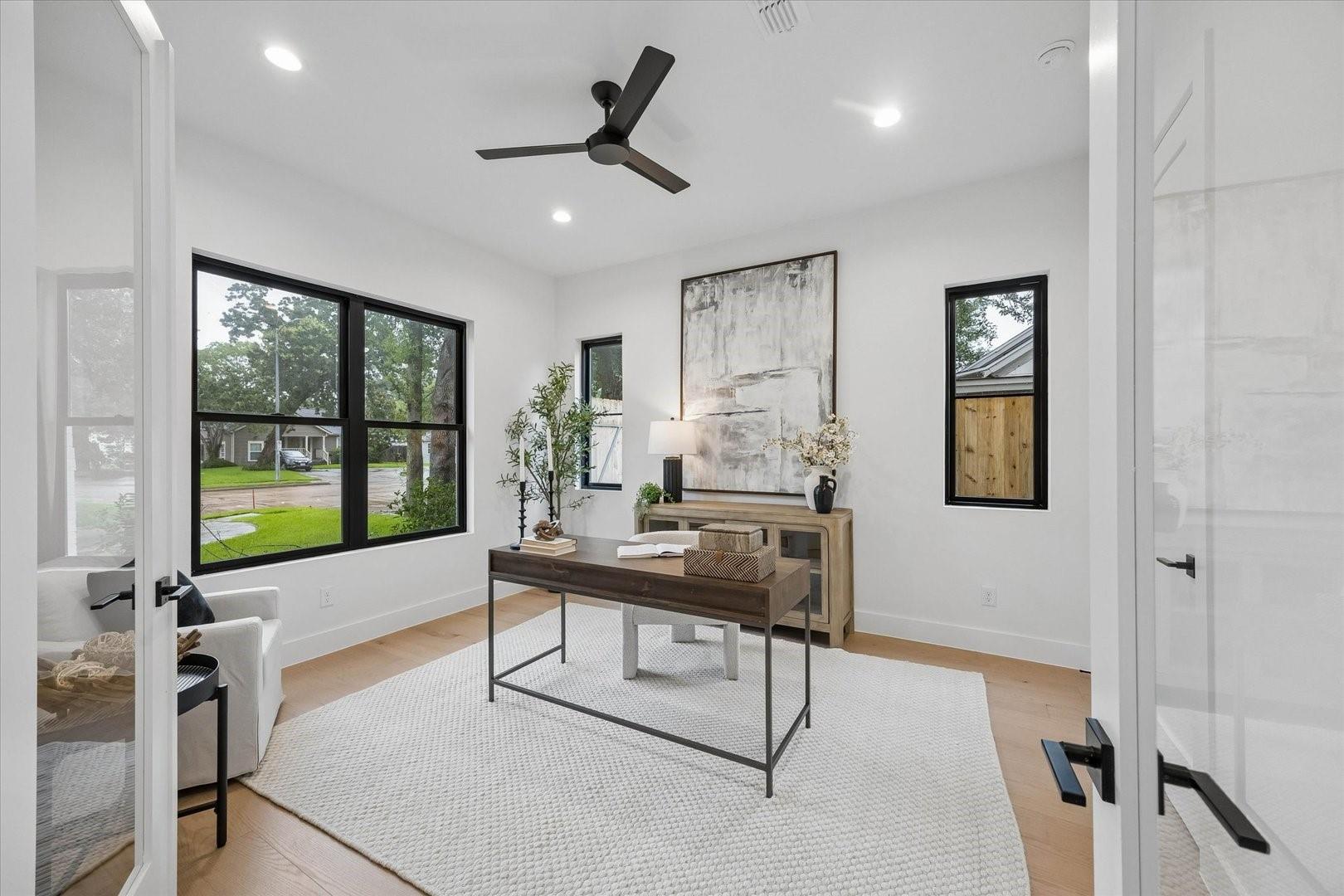 1031 W 43rd Street