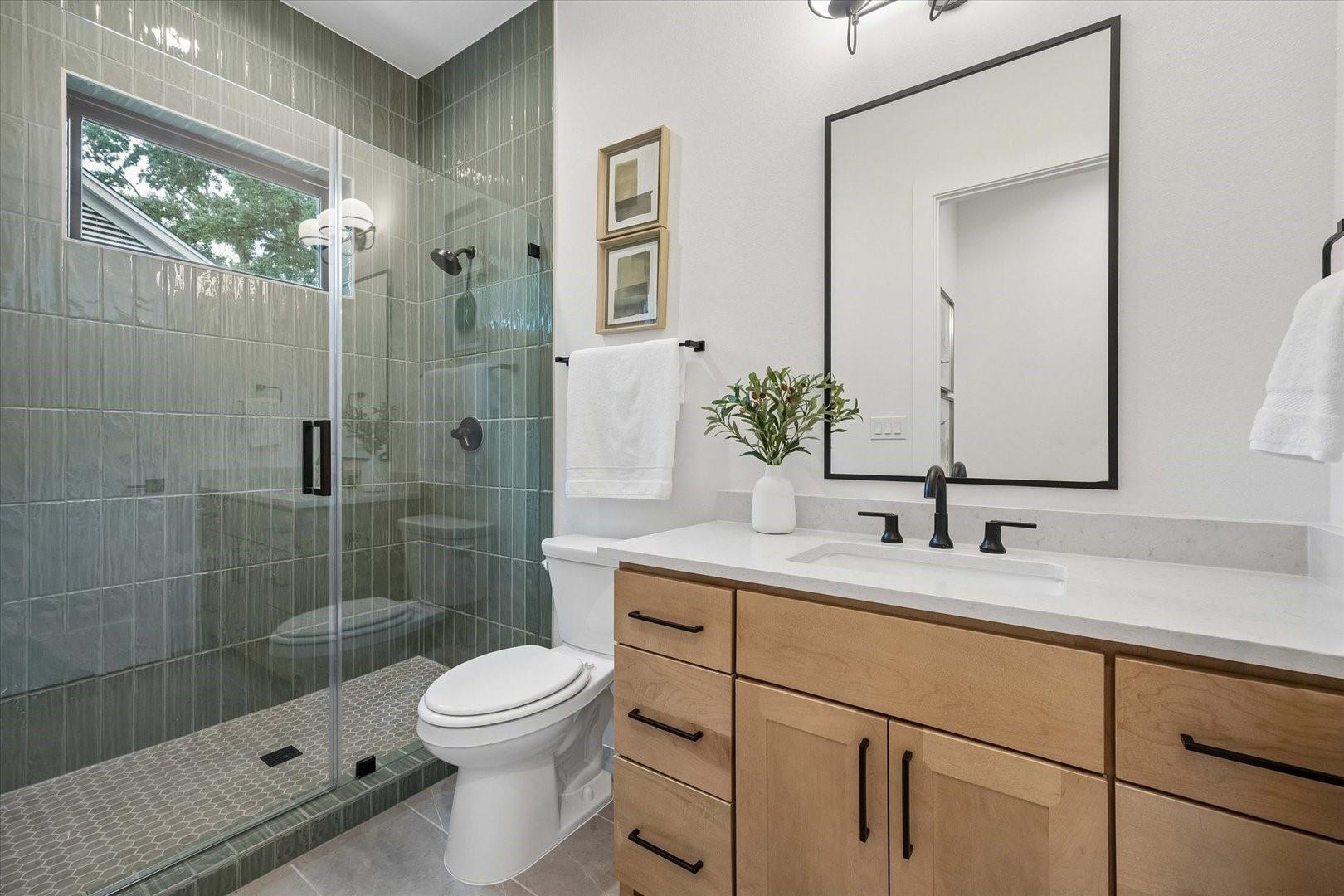 1031 W 43rd Street
