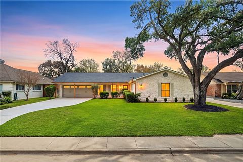 Homes For Sale - 2311 Stoney Brook Drive<br/> Houston, TX 77063