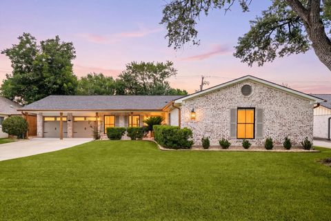 Photo of 2311 Stoney Brook Drive, Houston, TX 77063 (MLS # 22847946)