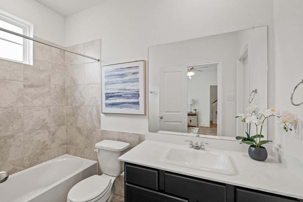 Photo of 1404 Wycliffe Drive #D, Houston, TX 77043 (MLS # 46609971)