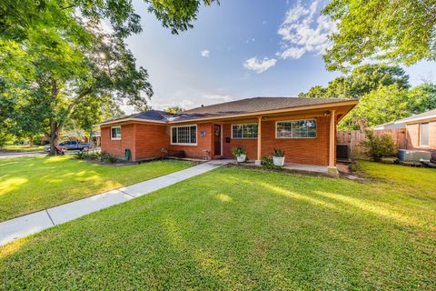 Photo of 1602 Easthaven Drive, Pasadena, TX 77506 (MLS # 56829548)