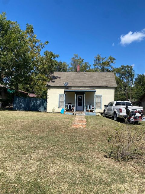 Photo of 629 W Walker Street, Denison, TX 75020 (MLS # 352350)