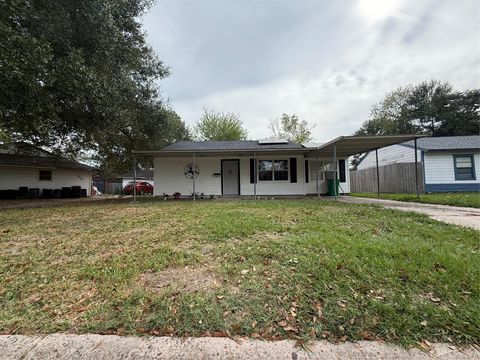 Photo of 602 Parkway Street, Baytown, TX 77520 (MLS # 62563485)