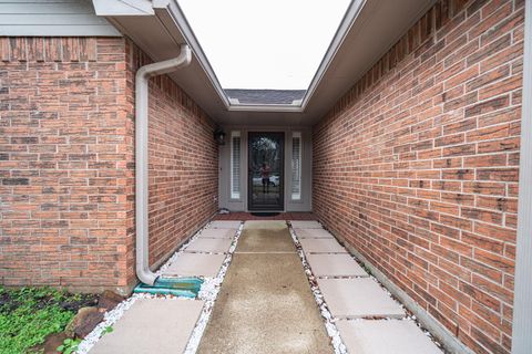 Photo of 3026 S Peach Hollow Circle, Pearland, TX 77584 (MLS # 57235184)