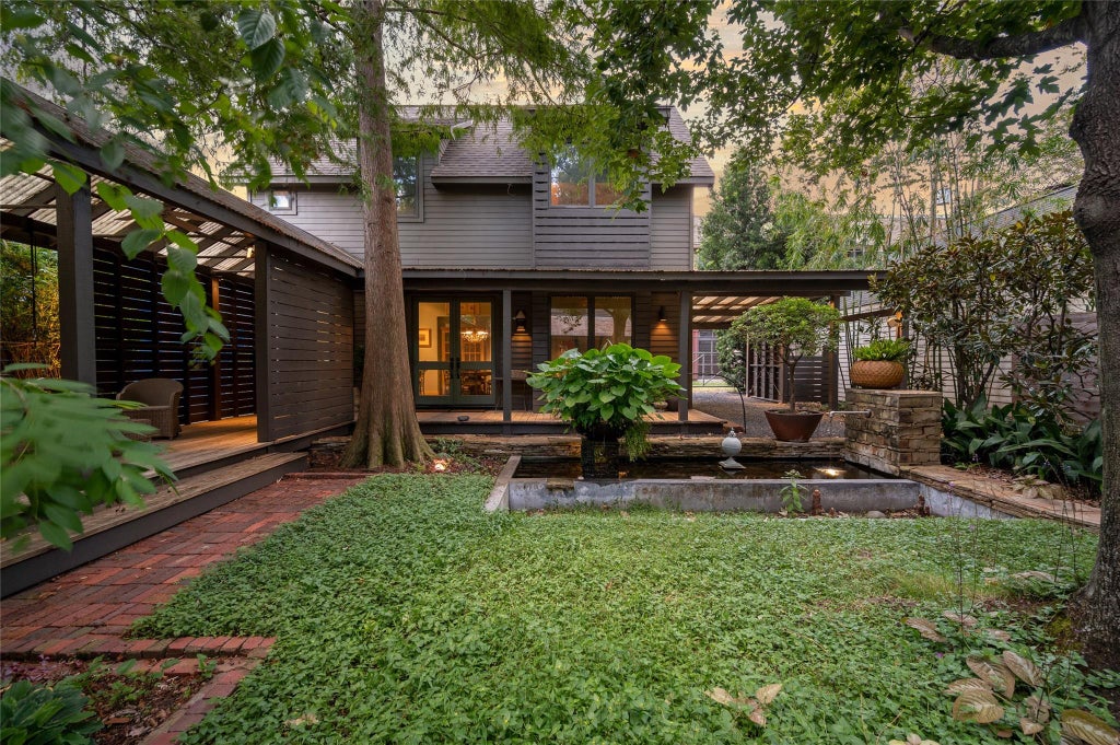 Photo of 831 Cortlandt Street #A, Houston, TX 77007 (MLS # 3534332)