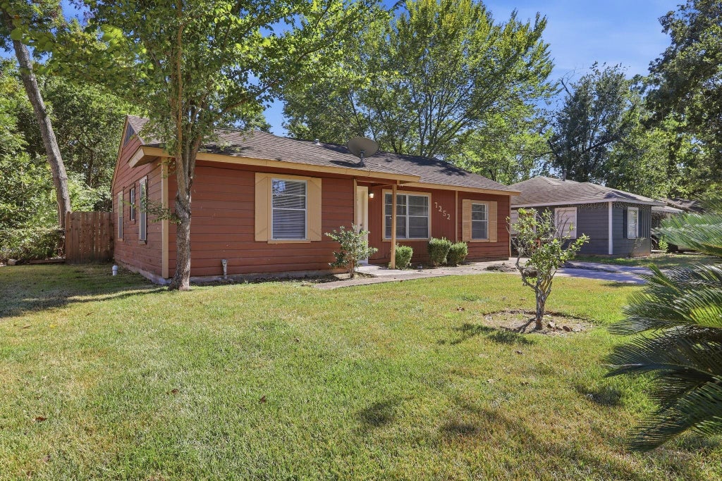 Photo of 7252 Yoe Street, Houston, TX 77016 (MLS # 11470257)
