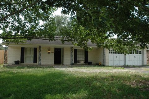 Photo of 11618 Hillcroft Street, Houston, TX 77035 (MLS # 61385585)