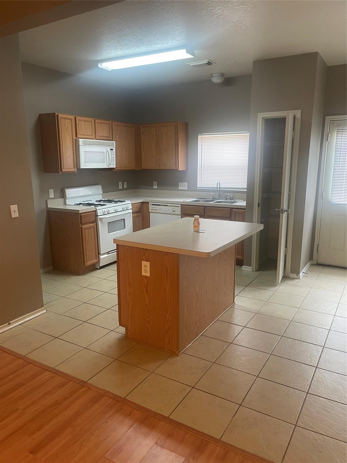 2215 Walnut Fair Lane