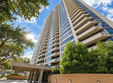 Photo of 15 Greenway Plaza #23H, Houston, TX 77046 (MLS # 23210502)