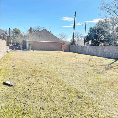 Photo of 6 Regency Place, Orange, TX 77630 (MLS # 36396086)