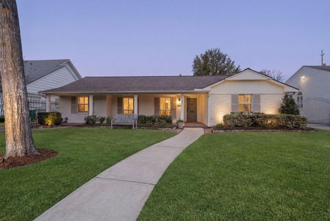 6162 Meadow Lake Lane Houston TX 77057