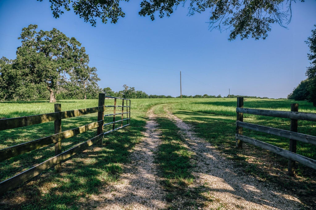 Photo of 10671 Hidalgo Falls Rd RD, Washington, TX 77880 (MLS # 18245503)