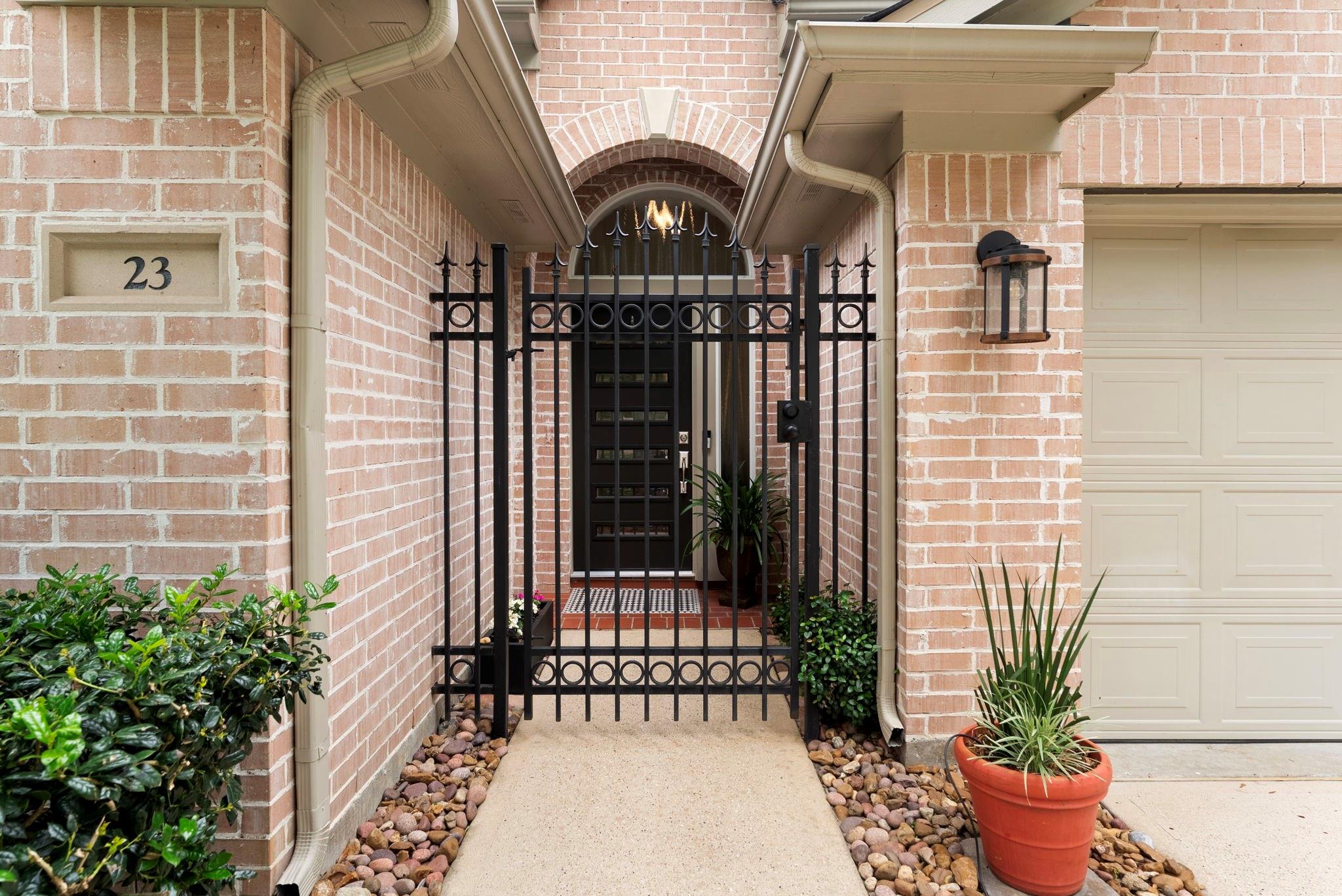 23 S Manorcliff Place