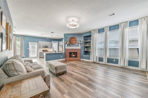 Photo of 994 Jefferson Street, Alvin, TX 77511 (MLS # 11038159)