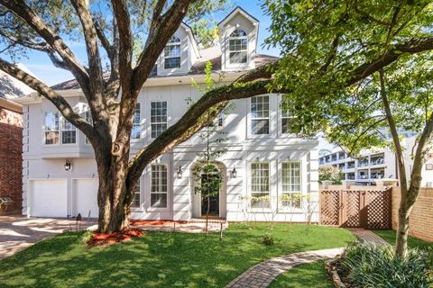 Photo of 14 Pinewold Court, Houston, TX 77056 (MLS # 52938241)