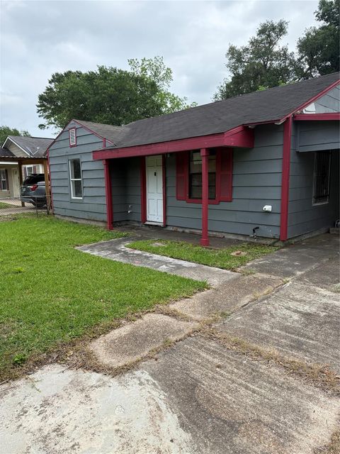 Photo of 348 Garland Street, Beaumont, TX 77705 (MLS # 7114945)