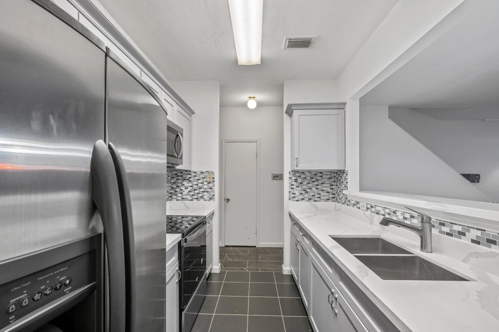 Photo of 3124 Holly Hall Street #3124, Houston, TX 77054 (MLS # 67467691)