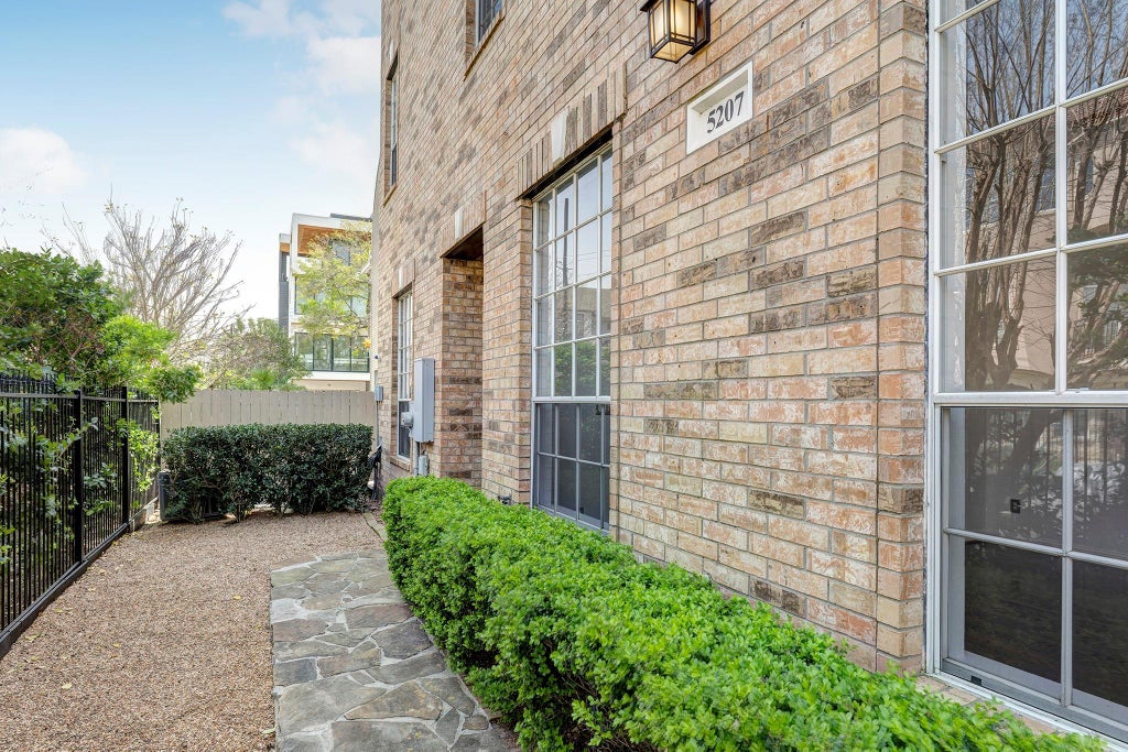 Photo of 5207 Blossom Street, Houston, TX 77007 (MLS # 34737392)