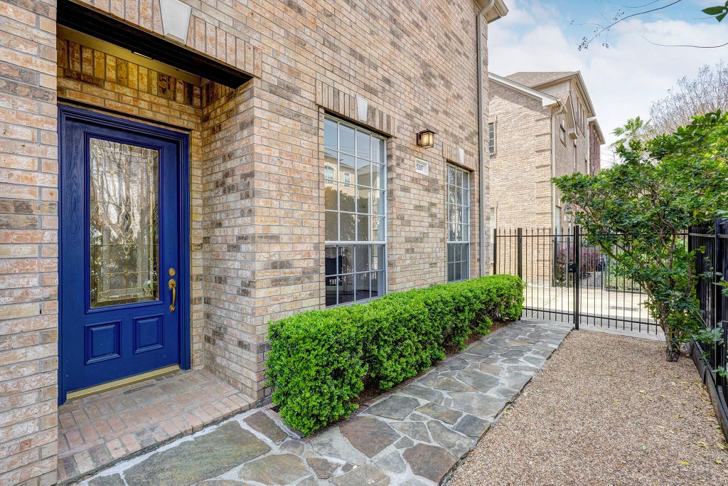 Photo of 5207 Blossom Street, Houston, TX 77007 (MLS # 34737392)
