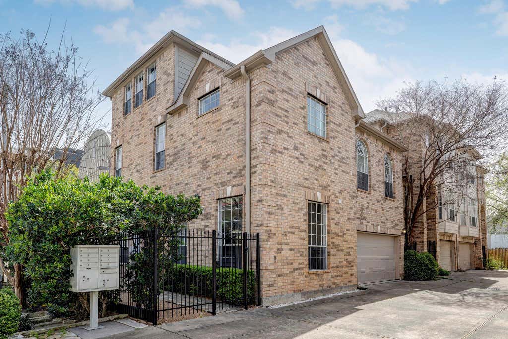 Photo of 5207 Blossom Street, Houston, TX 77007 (MLS # 34737392)