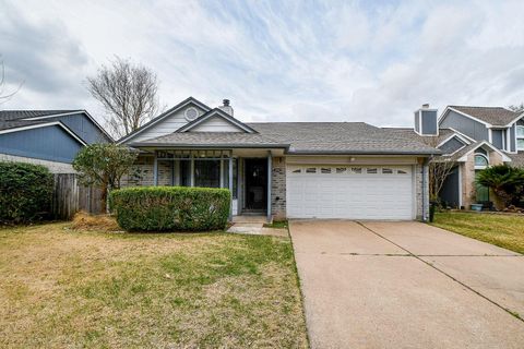 Photo of 2018 Creek Valley Lane, Sugar Land, TX 77478 (MLS # 7628190)
