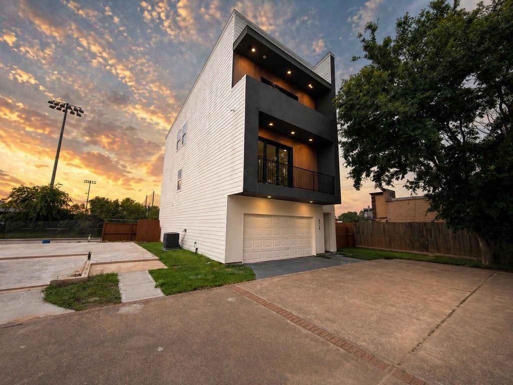 Photo of 9716 Kapri Lane, Houston, TX 77025 (MLS # 82630608)