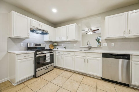 Photo of 5239 Sugar Bush Drive, Houston, TX 77048 (MLS # 94960454)