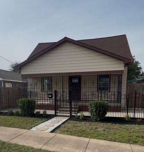Photo of 1109 Hays Street, Houston, TX 77009 (MLS # 40995652)