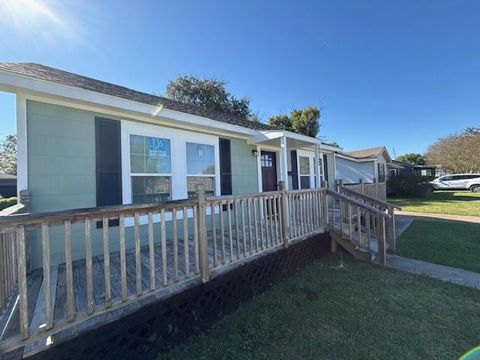 Photo of 3125 South Drive, Groves, TX 77619 (MLS # 18903903)